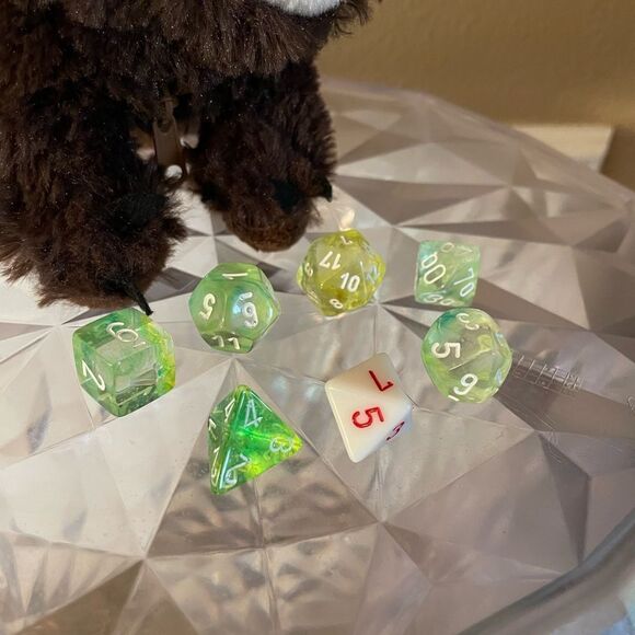 Dungeons and Dragons OwlBear with Dice - Picture 4 of 12
